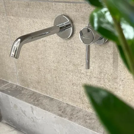 Calm Joy & J - Jay Apartment *